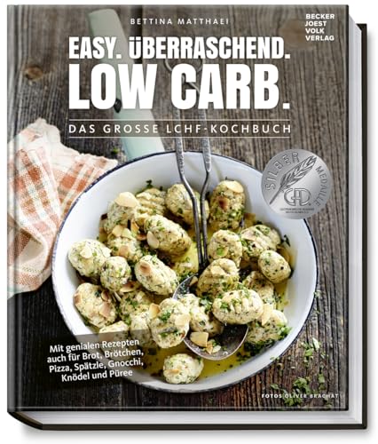 Beispielbild fr Easy. berraschend. Low Carb. - Das groe LC-Kochbuch - Mit genialen Rezepten auch fr Brot, Brtchen, Pizza, Pasta, Gnocchi, Kndel, Sptzle und Pree (Gesund-Kochbcher BJVV) zum Verkauf von medimops