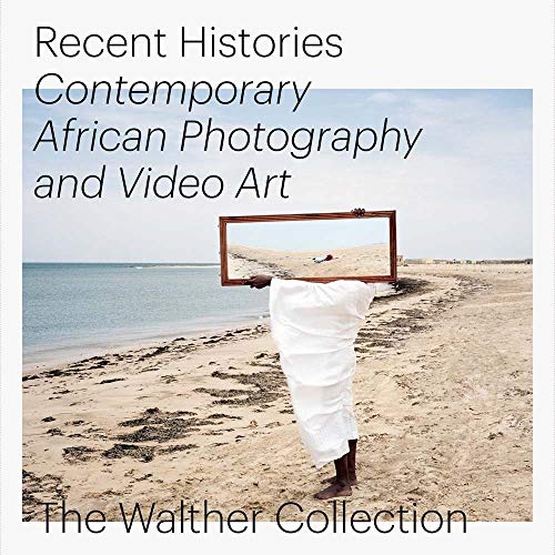 Beispielbild fr Recent Histories: Contemporary African Photography and Video Art from The Walther Collection zum Verkauf von medimops