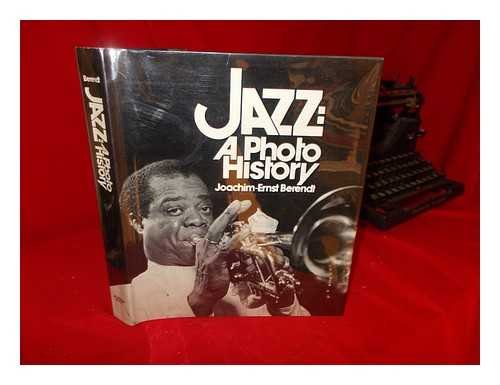 9785551419389: Jazz, a photo history / Joachim-Ernst Berendt ; translated by William Odom