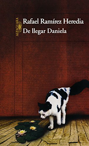 9786071105059: De llegar Daniela (Spanish Edition)