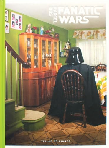 Imagen de archivo de Fanatic Wars (English and Spanish Edition) a la venta por Books From California