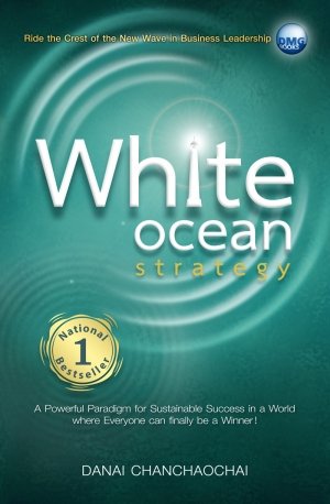 Imagen de archivo de White Ocean Strategy (White Ocean Strategy. Ride the Crest of the New Wave in Business Leadership. A Powerful Paradigm for Sustainable Success in a World Where Everyone can finally be a Winner!) a la venta por medimops