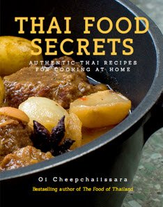 Stock image for THAI FOOD SECRETS: AUTHENTIC THAI RECIPES FOR COOKING AT HOME for sale by ThriftBooks-Atlanta