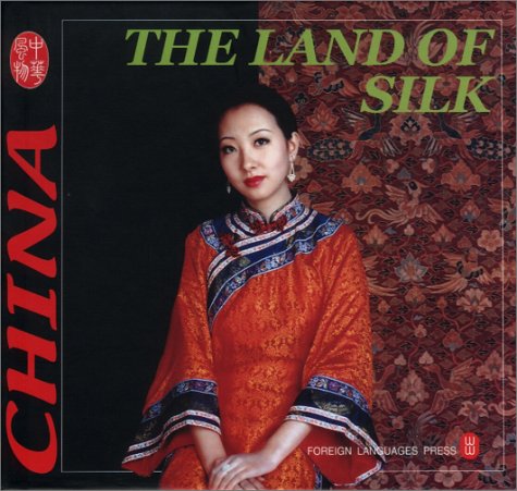 9787119031545: The Land of Silk (Culture of China)