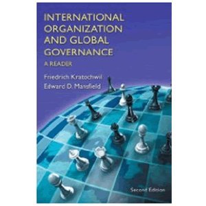 9787301124338: International Organization and Global Governance: A Reader