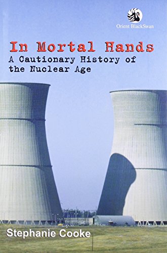 9788125038443: In Mortal Hands: A Cautionary History of the Nuclear Age