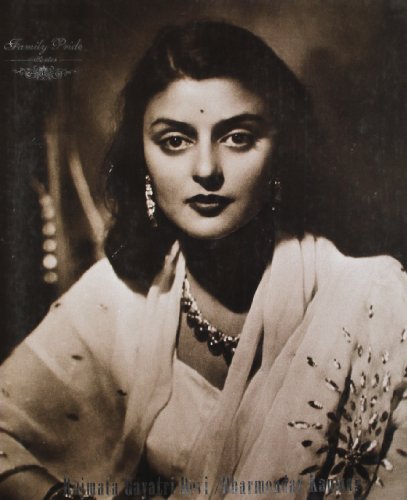 Beispielbild fr Rajmata Gayatri Devi: Enduring Grace zum Verkauf von BooksRun