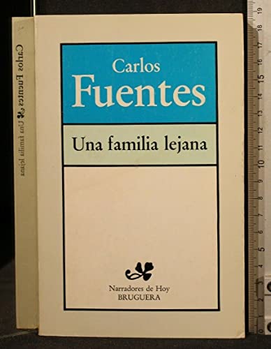 Imagen de archivo de Una familia lejana (Narradores de hoy) (Spanish Edition) a la venta por Librairie Th  la page