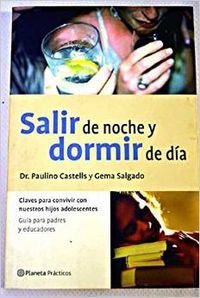 Imagen de archivo de Salir de noche y dormir de da a la venta por LibroUsado CA