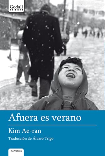 Stock image for AFUERA ES VERANO. for sale by KALAMO LIBROS, S.L.