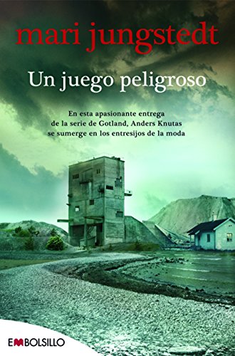 Stock image for Un juego peligroso/ The Dangerous Game for sale by Revaluation Books