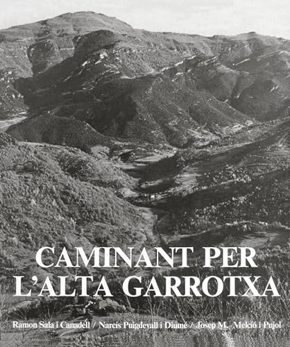 Imagen de archivo de CAMINANT PER L'ALTA GARROTXA a la venta por KALAMO LIBROS, S.L.