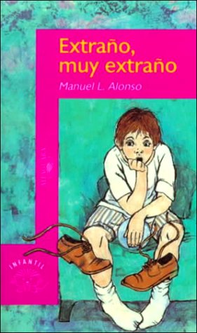 9788420449067: Extrano Muy Extrano/strange, Very Strange (Spanish Edition)