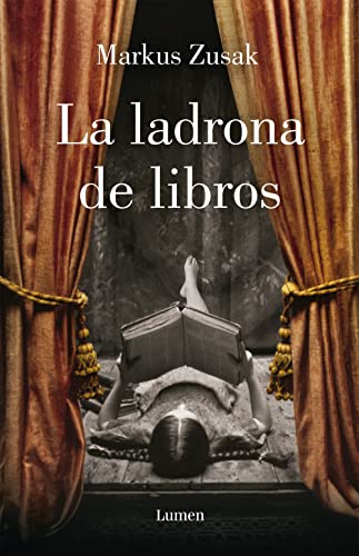 La ladrona de libros / The Book Thief (Spanish Edition) [Hardcover] by Zusak,. - Zusak, Markus