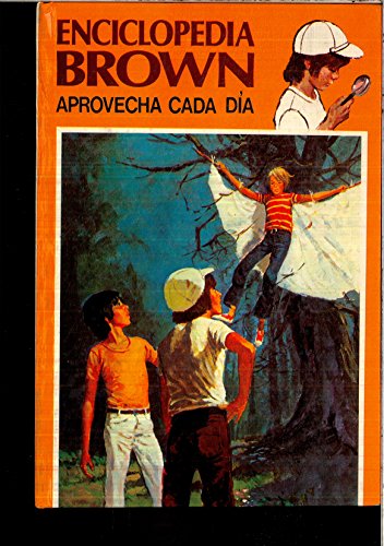 Stock image for Enciclopedia Brown Aprovecha Cada Dia/Encyclopedia Brown Saves the Day (Spanish Edition) for sale by Iridium_Books