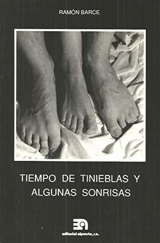 Stock image for Tiempo de tinieblas y algunas sonrisas for sale by LibroUsado | TikBooks
