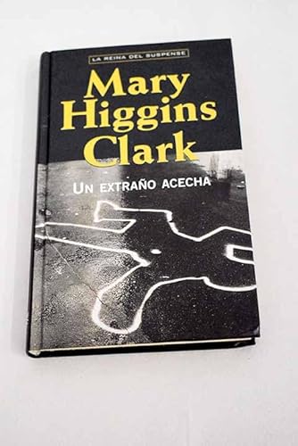 Beispielbild fr Un Extrao Acecha Clark, Mary Higgins zum Verkauf von VANLIBER