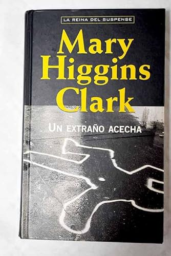 Stock image for Un Extrao Acecha Clark, Mary Higgins for sale by VANLIBER