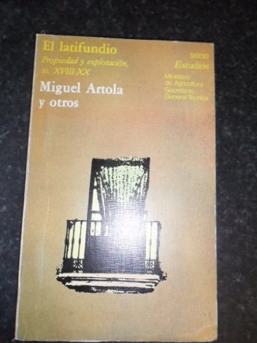 Imagen de archivo de El latifundio: Propiedad y explotacio?n, ss. XVIIIXX [i.e. siglos dieciocho-veinte] (Serie Estudios - Ministerio de Agricultura, Secretari?a General Te?cnica) (Spanish Edition) a la venta por Iridium_Books