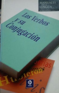 9788497649957: Manuales de la lengua: Diccionario de sinnimos y antnimos; Diccionario de la lengua espaola; Dudas e incorrecciones habituales; Gramtica de la lengua espaola; Los verbos y su conjugacin; Ortografa de la lengua espaola