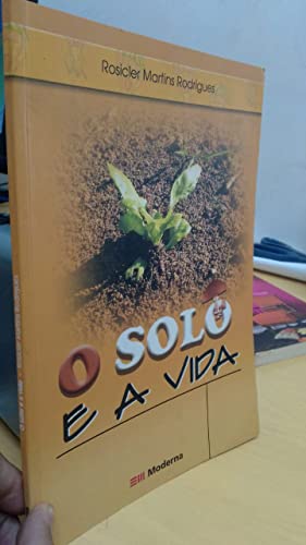 Stock image for livro o solo e a vida rosicler martins rodrigues 2008 for sale by LibreriaElcosteo