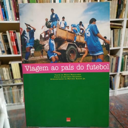 Stock image for Viagem Ao Pais Do Futebol for sale by AwesomeBooks