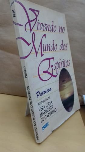 Beispielbild fr Vivendo No Mundo dos Espiritos (Em Portugues do Brasil) zum Verkauf von More Than Words
