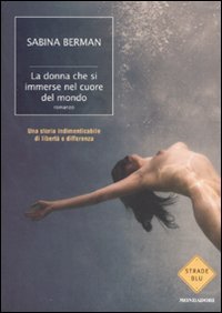 9788804607311: La donna che si immerse nel cuore del mondo (Strade blu)