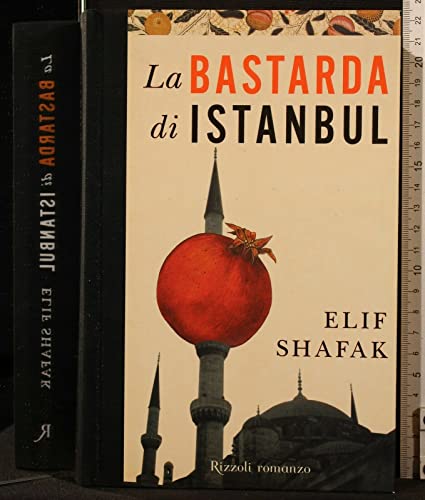 9788817017268: La bastarda di Istanbul (Scala stranieri)