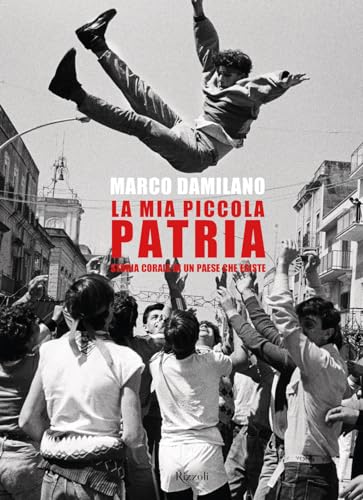 Imagen de archivo de La mia piccola patria. Storia corale di un paese che esiste a la venta por medimops