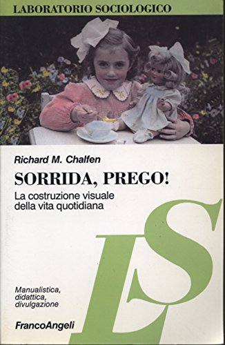 Stock image for Sorrida, prego! La costruzione visuale della vita quotidiana for sale by libreriauniversitaria.it