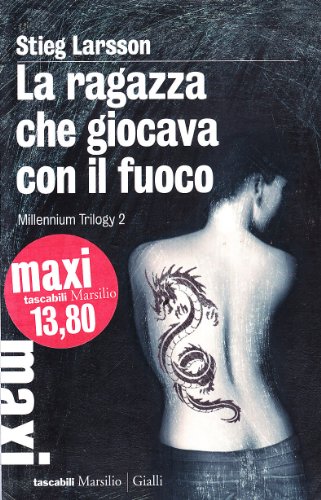 9788831707077: La ragazza che giocava con il fuoco. Millennium trilogy (Vol. 2)