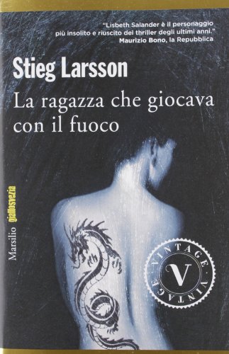 9788831714655: La ragazza che giocava con il fuoco. Millennium (Vol. 2)