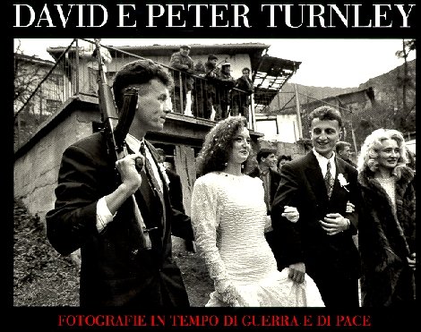 Stock image for David e Peter Turnley. Fotografie in tempo di guerra e di Pace for sale by SAVERY BOOKS