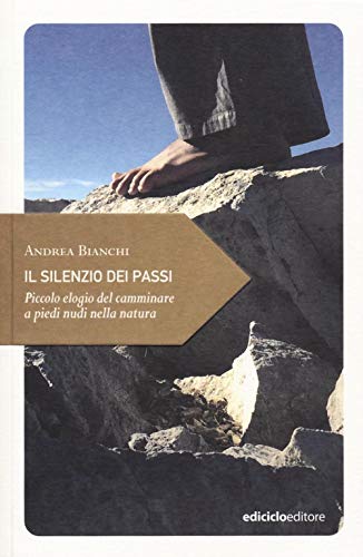 Stock image for Il silenzio dei passi. Piccolo elogio del camminare a piedi nudi nella natura for sale by Greener Books