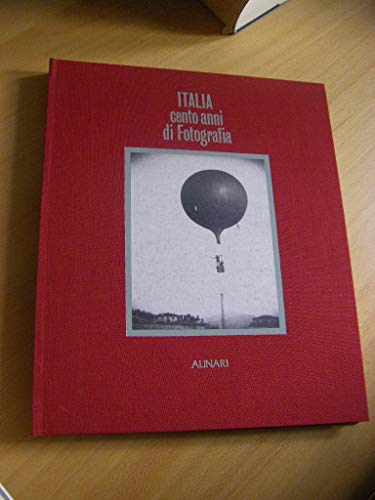 Beispielbild fr Italia: Cento anni di fotografia (Italian Edition) zum Verkauf von Wonder Book