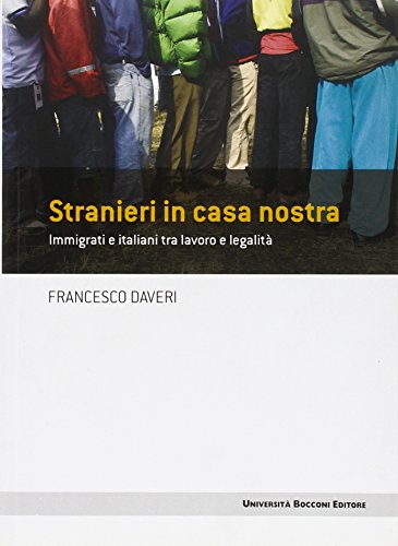 9788883501654: Stranieri in casa nostra. Immigrati e italiani tra lavoro e legalit (Frontiere)