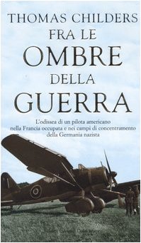 9788884906496: Fra le ombre della guerra. L'odissea di un pilota americano nella Francia occupata e nei campi di concentramento della Germania nazista (Romanzi e racconti)