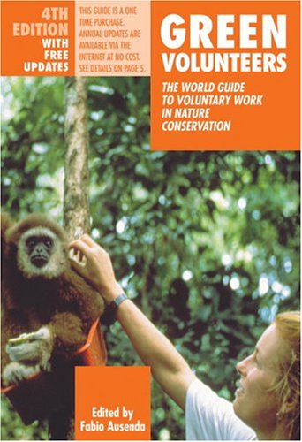 9788890016790: Green Volunteers. The world guide to voluntary work in nature conservation (We care guides)