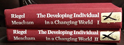 9789027975027: The developing individual in a changing world (New Babylon studies in the social sciences)