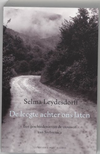 Beispielbild fr De leegte achter ons laten : een geschiedenis van de vrouwen van Srebrenica. zum Verkauf von Kloof Booksellers & Scientia Verlag