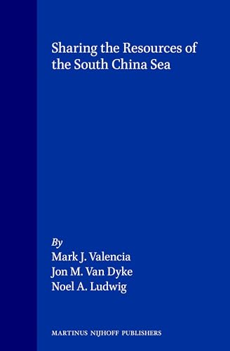 9789041104113: Sharing the Resources of the South China Sea