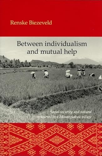 Beispielbild fr Between individualism and mutual help. Social security and natural resources in a Minangkabau village. zum Verkauf von Kloof Booksellers & Scientia Verlag