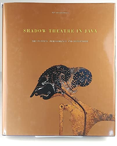 9789054960348: Shadow theatre in Java. The puppets, performance and repertoire. Ediz. italiana e inglese: Puppets, Performance and Repertoire of Wayang Purwa