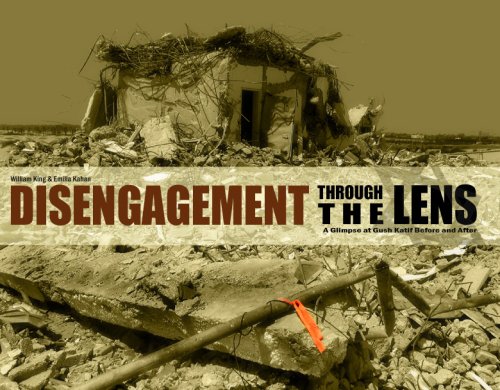 Beispielbild fr Disengagement Through the Lens: A Glimpse at Gush Katif Before and After zum Verkauf von Cariad Books