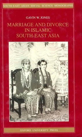 Imagen de archivo de Marriage and Divorce in Islamic South-East Asia (South-East Asian Social Science Monographs) a la venta por HPB-Red