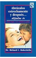Stock image for Abrazalos estrechamente y despues.dejalos ir : Como llegar a ser verdaderos padres / Hold Them Very Close, Then Let Them Go : How to Be an Authentic Parent (Spanish Edition) for sale by ThriftBooks-Dallas