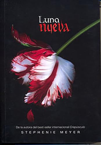 Stock image for Luna Nueva (New Moon) (Twilight Saga, Book 2) (Paperback) (La Saga Crepusculo / The Twilight Saga) (Spanish Edition) for sale by SecondSale