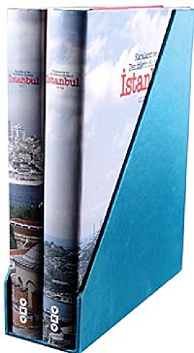 Istanbul: Karalarin ve denizlerin sultani. 2 volumes set. Texts by Mehmet Özdogan, Ufuk Kocabas, ...