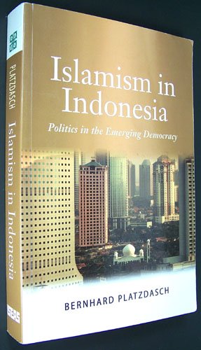 9789814279086: Islamism in Indonesia: Politics in the Emerging Democracy